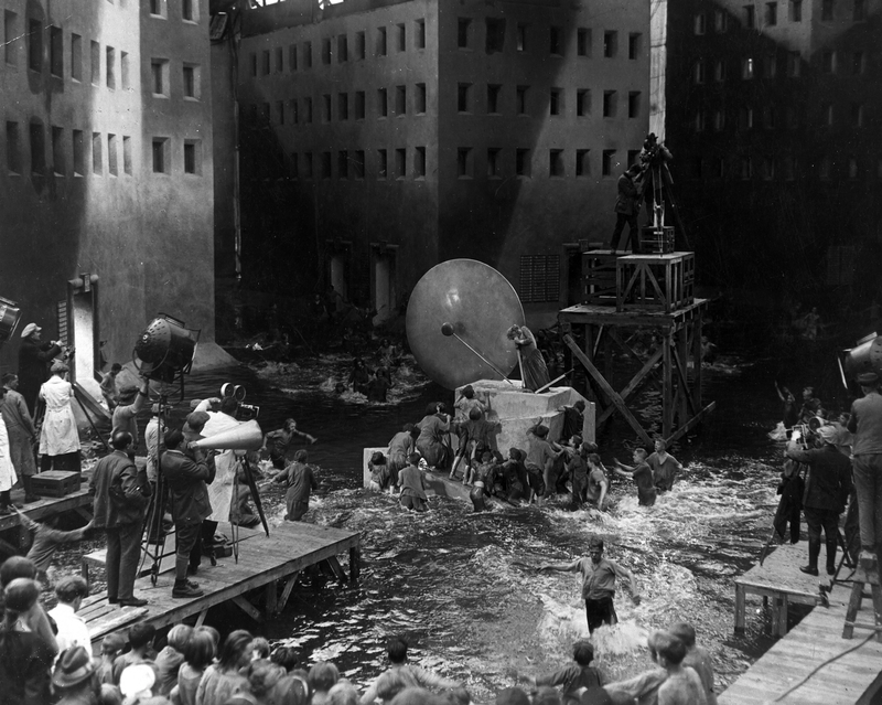Illustration for article titled Behind the Scenes Photos of Metropolis with Robots and Stuff